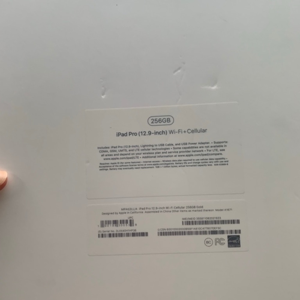 Apple pro 12.9 inch 256GB - Picture 2 of 2